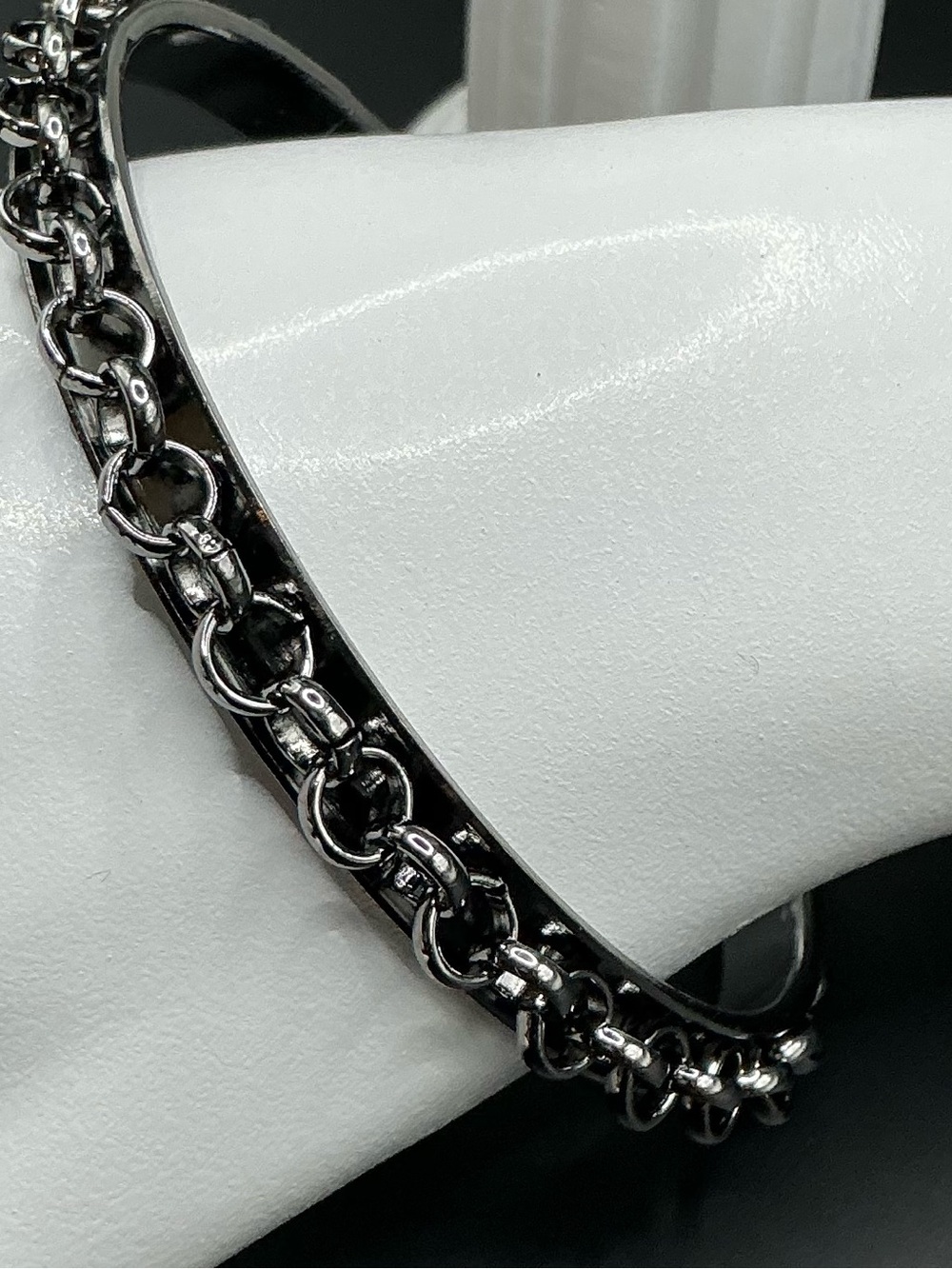GUNMETAL BANGLE BRACELET WITH FIXED CHAIN ACCENT